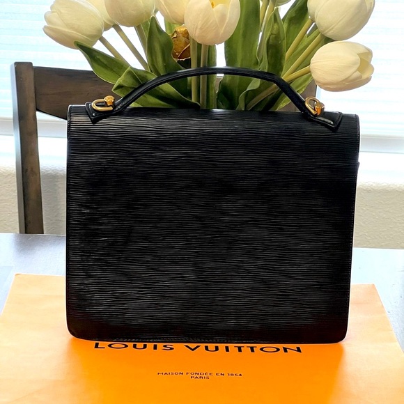 LOUIS VUITTON Epi Serviette Conseiller Black
BRIEFCASE - Picture 4 of 8